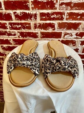 Alex Marie Hamala Leopard Print Rhinestone Bow Slides Sandals Coquette. NWT. 8
